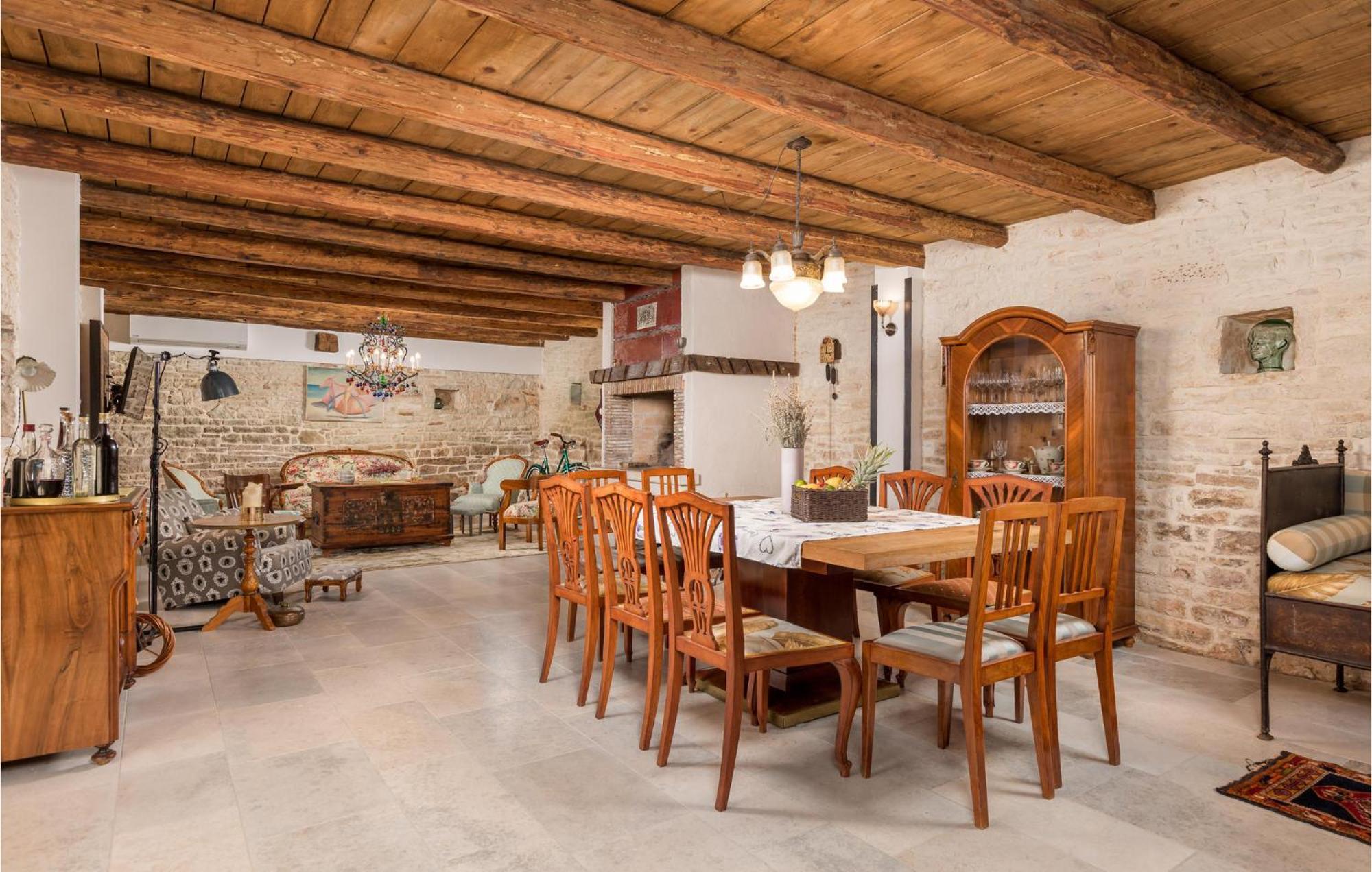 Amazing Home In Foli With Kitchen Eksteriør bilde