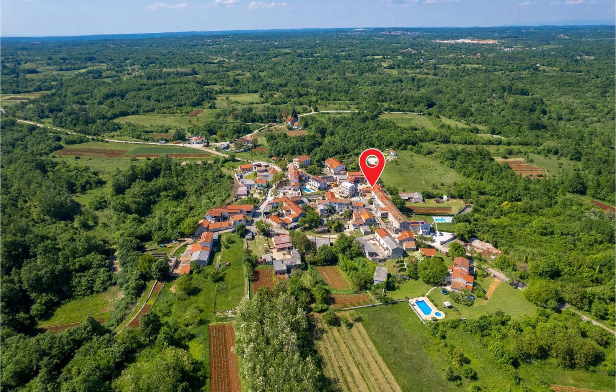 Amazing Home In Foli With Kitchen Eksteriør bilde
