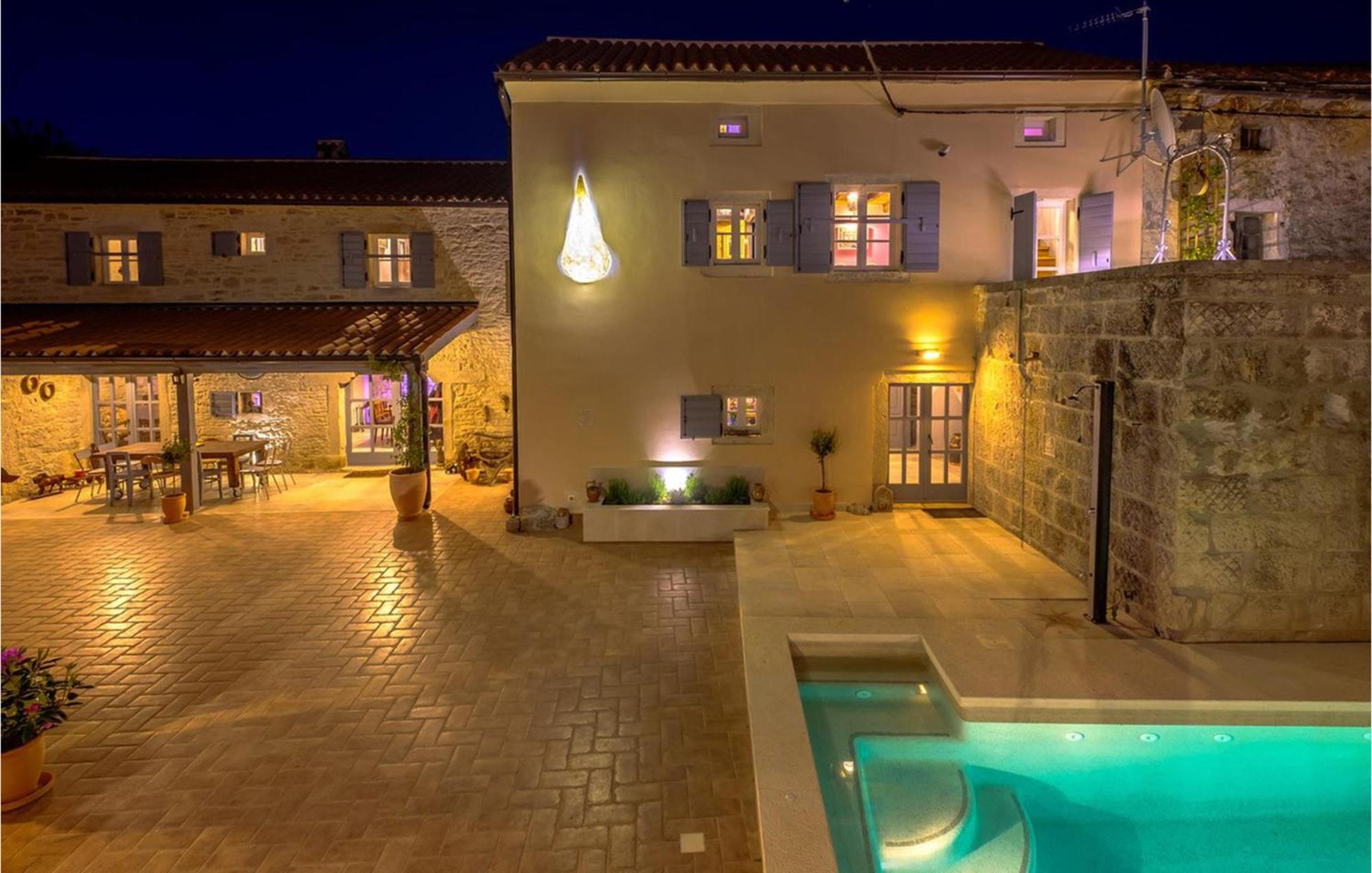 Amazing Home In Foli With Kitchen Eksteriør bilde