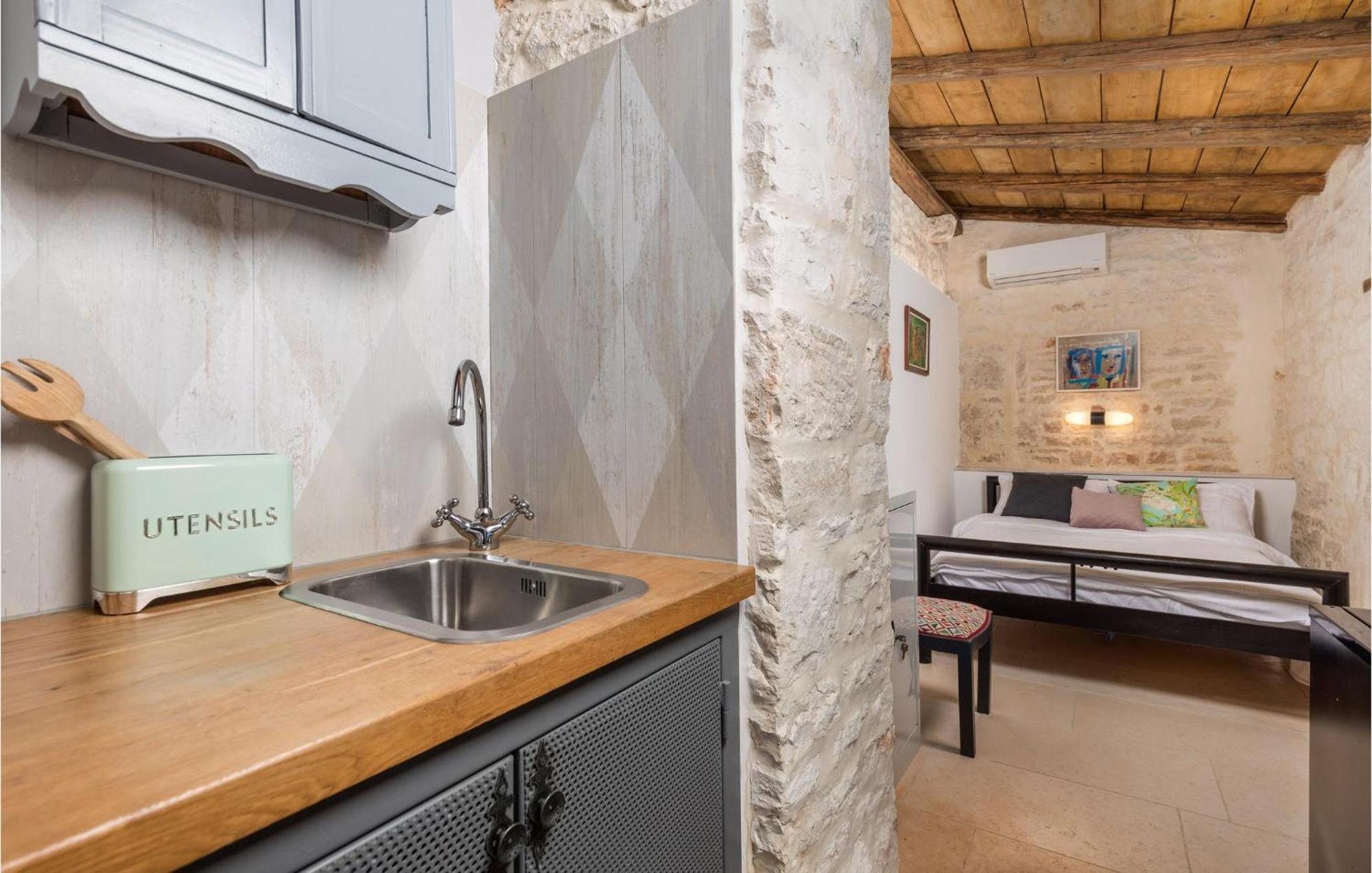 Amazing Home In Foli With Kitchen Eksteriør bilde