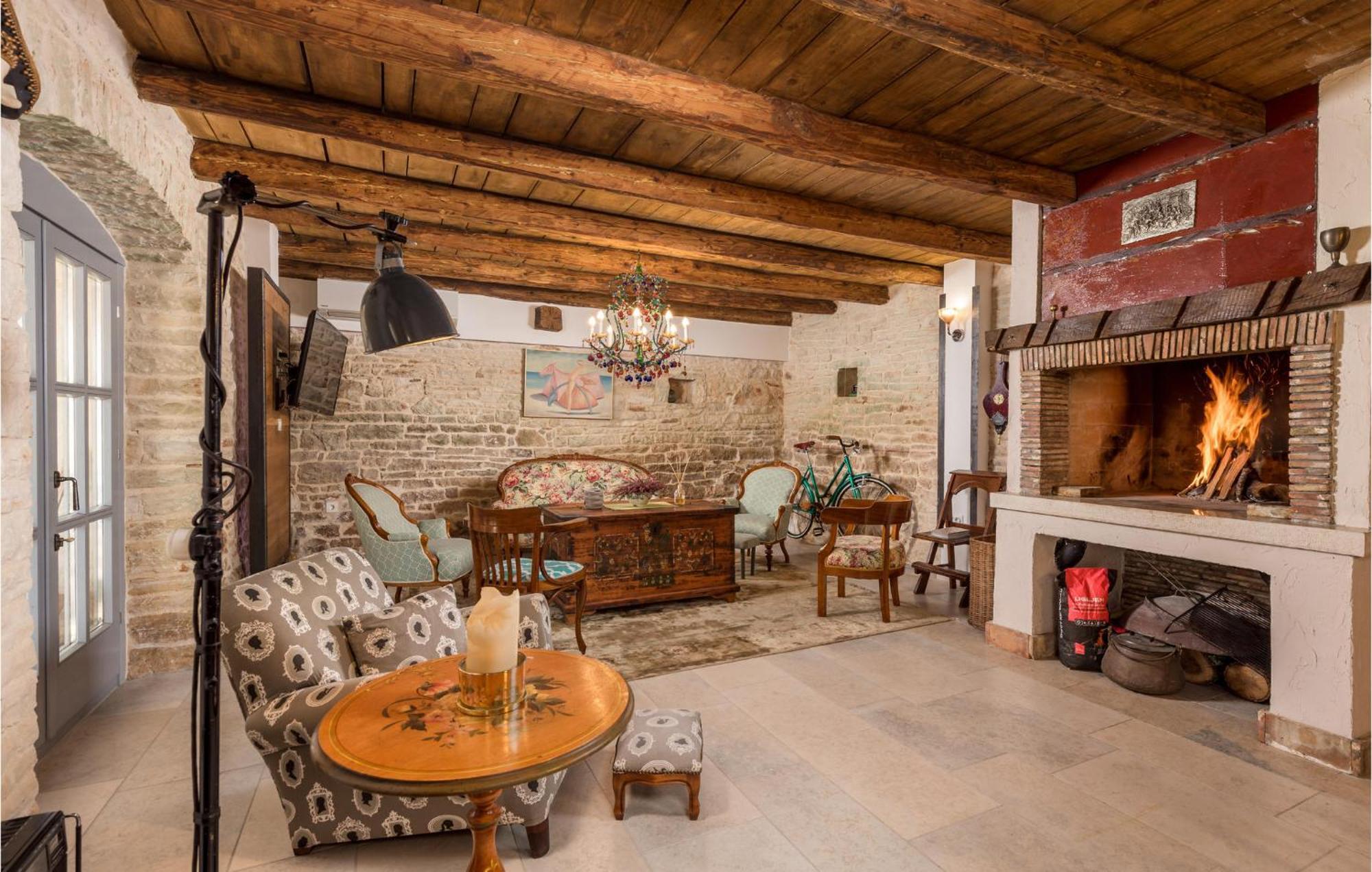 Amazing Home In Foli With Kitchen Eksteriør bilde